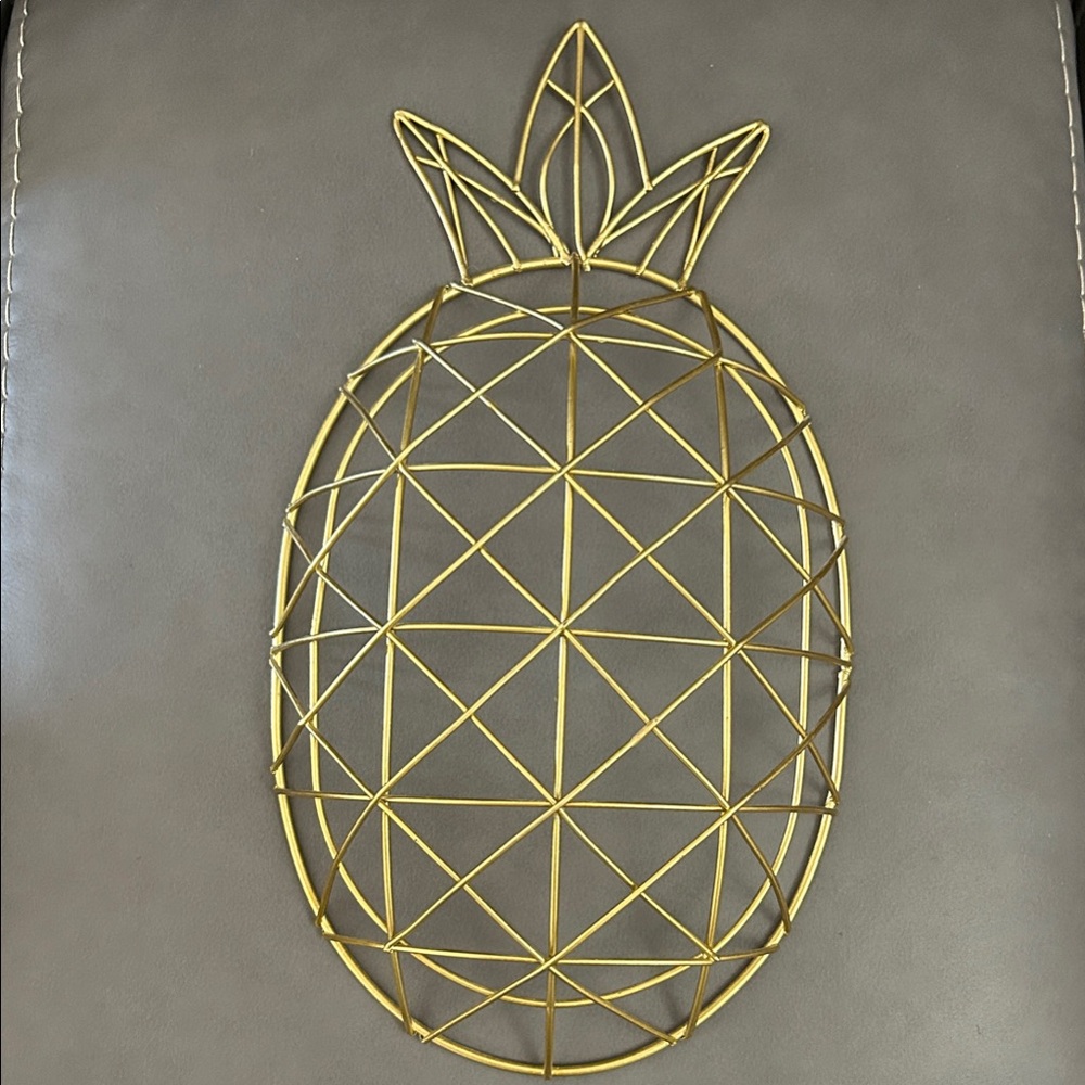 Gold Pineapple Wire Wall Decor
